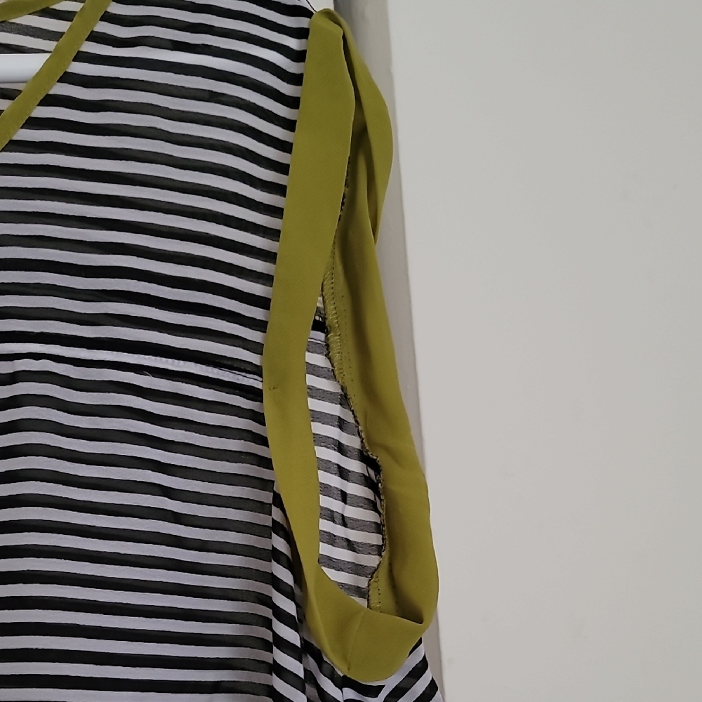 Black and White Boxy Relaxed Tank Top - Picture 6 of 9
